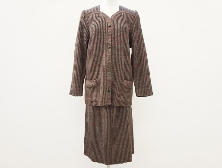 スカートとジャケットの美品セットアップ！斉藤都世子