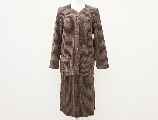 スカートとジャケットの美品セットアップ!斉藤都世子