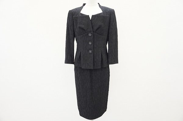 凛とした女性像をそのまま体現してくれるジュンアシダのスーツを買い取りました