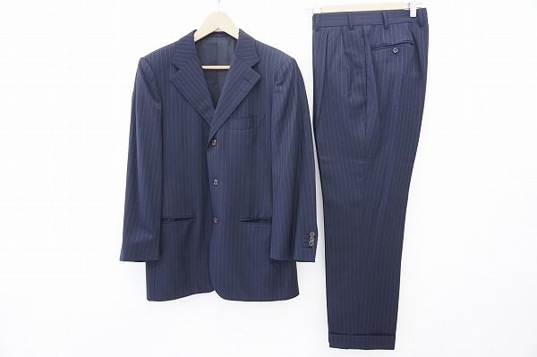 手触り・肌触り抜群のエレガントなエルメネジルドゼニアのスーツを買取いたしました