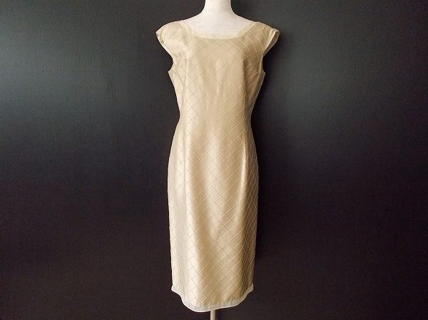 ユキトリヰの清楚なクリーム色のワンピースドレスを買い取りました