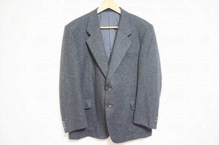 たくさんのフォーマルアイテムと一緒に英国屋のジャケットをお譲りいただきました