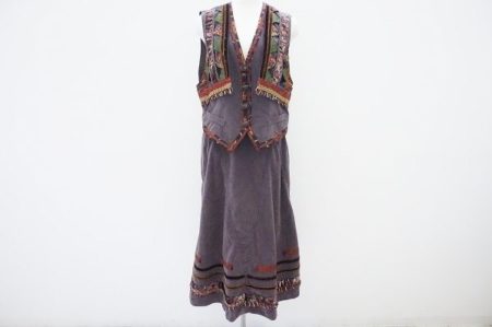 凝ったフォークロア調のノンノンドールのベスト&スカートのセットアップを査定しました4