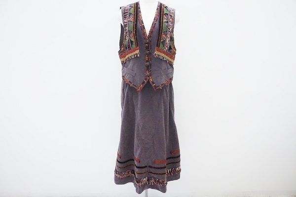 凝ったフォークロア調のノンノンドールのベスト&スカートのセットアップを査定しました4