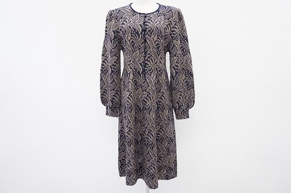 さらりと着るだけでぐっとおしゃれ度が増す斉藤都世子の花柄ワンピースをお譲りいただきました