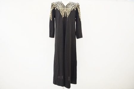 大きく羽を広げた蝶柄に目線釘付け！斉藤都世子のワンピースを買取いたしました