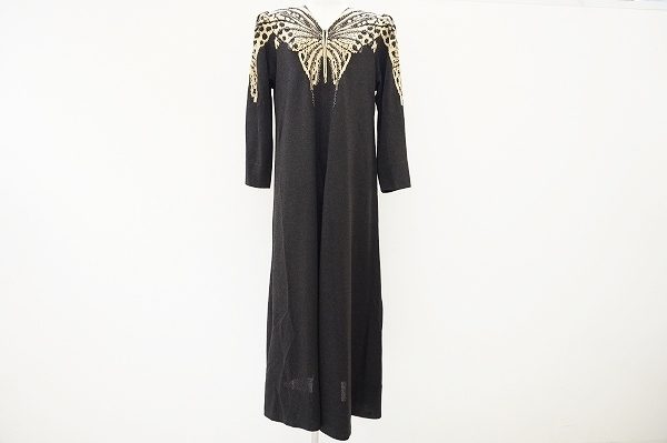 大きく羽を広げた蝶柄に目線釘付け！斉藤都世子のワンピースを買取いたしました