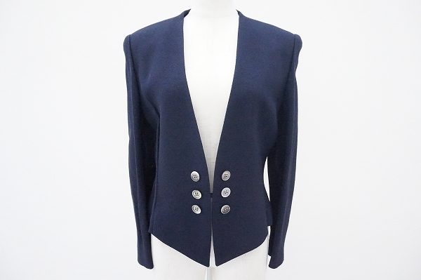 無駄のないデザインが魅力のジュンアシダのノーカラージャケットを買い取りました