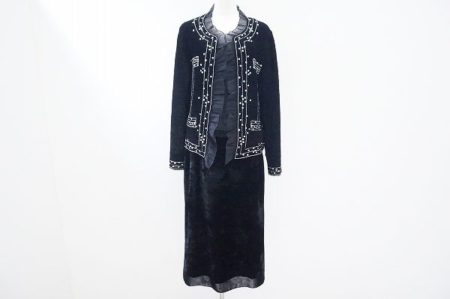 ユキトリイのスパンコールつきスリーピーススーツをお譲りいただきました