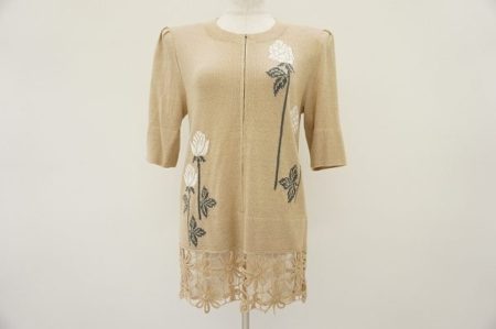 裾のお花刺繍がポイントになった斉藤都世子ノニットを買い取り査定させていただきました