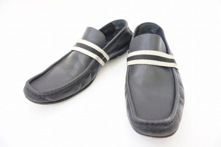 洗練された3本ラインがグッチらしいローファーを買い取りました