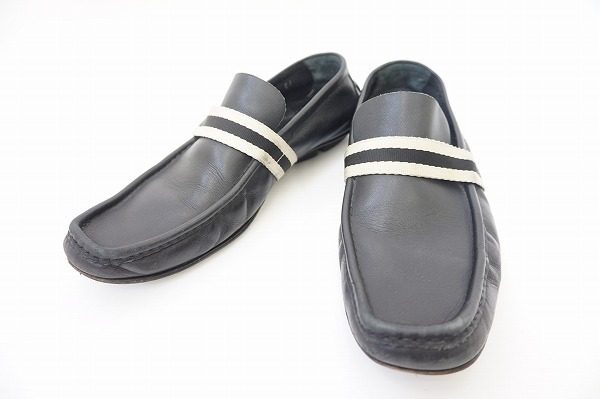 洗練された3本ラインがグッチらしいローファーを買い取りました