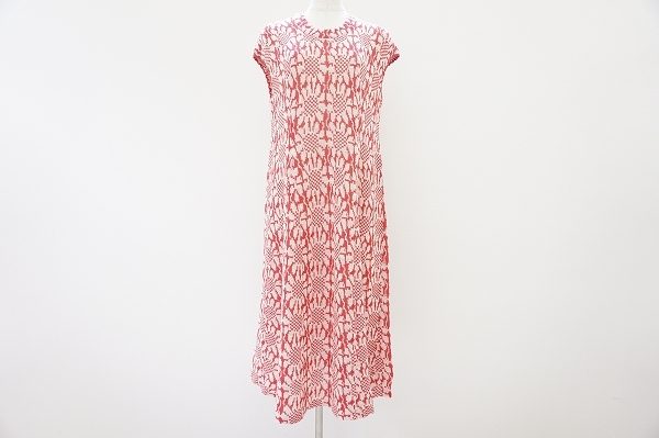 華やかでリラックスしたオシャレに。斉藤都世子の花柄ワンピースを買取いたしました