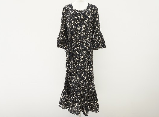 カネコイサオの美品ワンピースを買取させて頂きました。