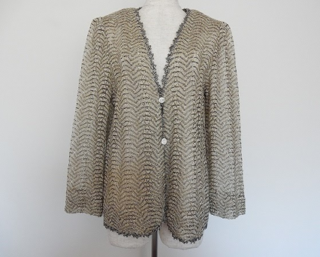 ゴールドで華やかな斉藤都世子のカーディガンを買取させて頂きました。