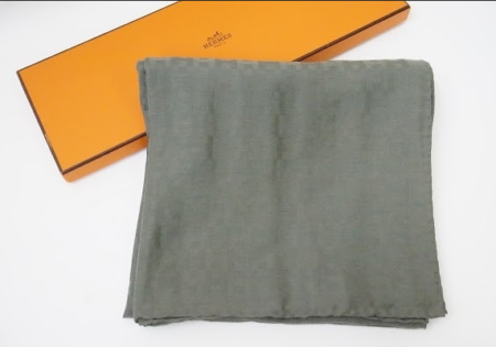 エルメスの箱付き！グリーンストールを買取させて頂きました。