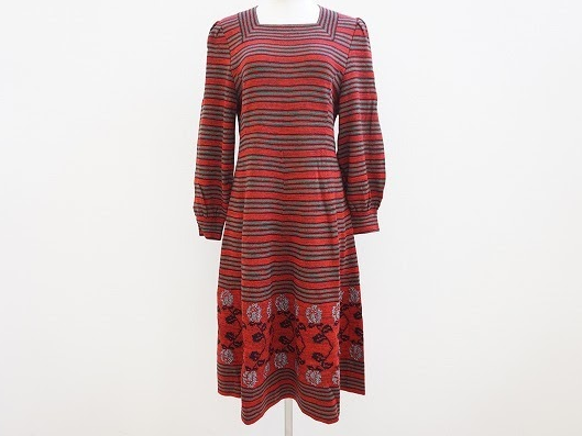 斉藤都世子のスクエアネックボーダーワンピ