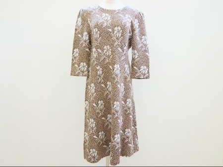 茶×白の優し気なワンピース！斉藤都世子