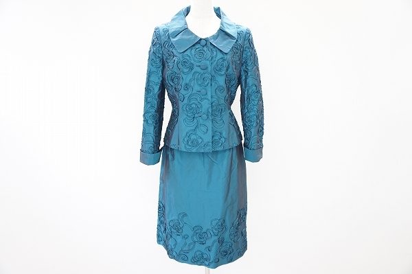 ユキトリヰのフラワーエンブロイダリーが優雅なスーツをお譲りいただきました