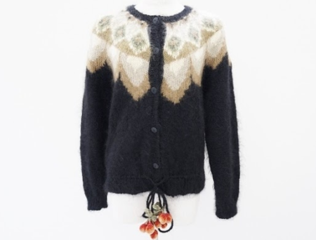 ワンダフルワールドの苺チャームカーディガンを買取させて頂きました。