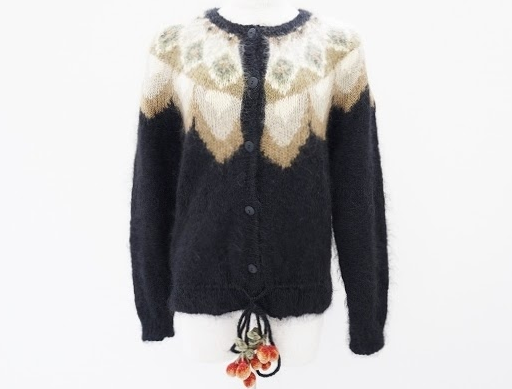 ワンダフルワールドの苺チャームカーディガンを買取させて頂きました。