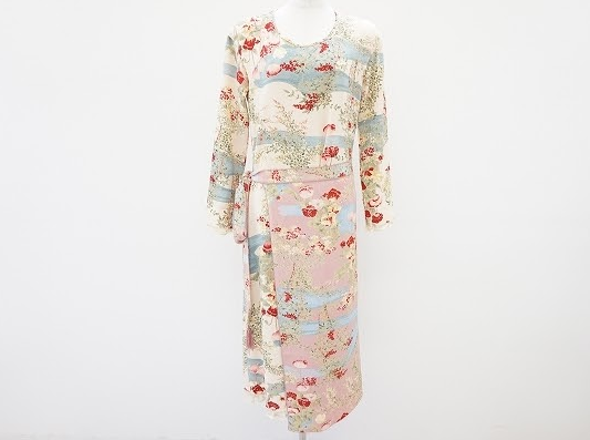 和風モダンなワンダフルワールドの花柄ちりめんワンピ