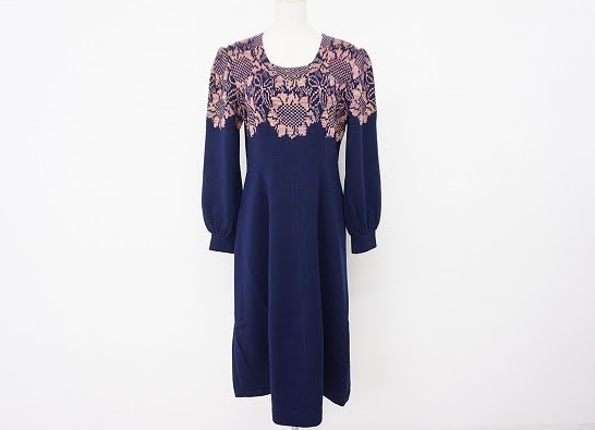 上品な向日葵柄ワンピ!斉藤都世子