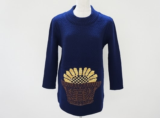 紺色ハイネックセーター！斉藤都世子