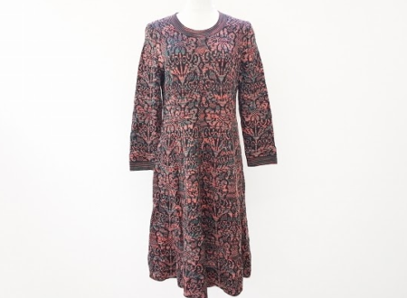 コントラストと柄がエレガントな斉藤都世子のワンピース