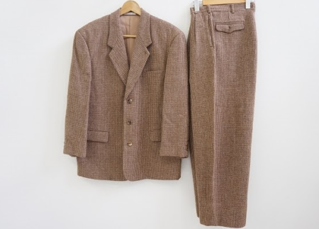 ウールで軽く暖かいパパスのツイードスーツ！美品状態で買取させて頂きました。