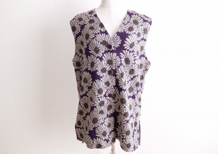 和風の花柄がモダンな斉藤都世子のベストを買取させて頂きました。