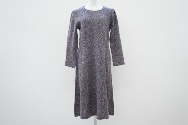 シンプルだからこそ素材のよさが引き立つ斉藤都世子のニットワンピースを買い取りました