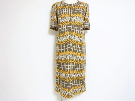 これ1枚で華やかスタイルが完成！斉藤都世子のワンピースをお売りいただきました