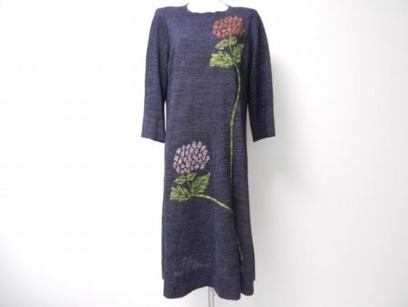 シックな色合いのアジサイが美しい斉藤都世子のワンピースを買い取りました