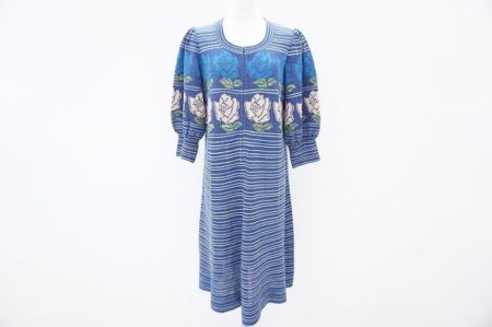 まるでお花畑のように華やかな斉藤都世子のニットワンピースをお売りいただきました