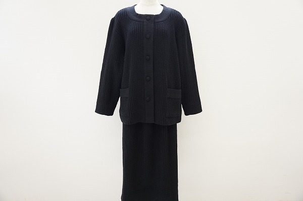 程よいフィット感で着心地ラクチン、斉藤都世子のスーツを買取いたしました