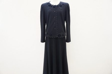 ノンノンドールのお花モチーフつきレディーススーツを買い取りました