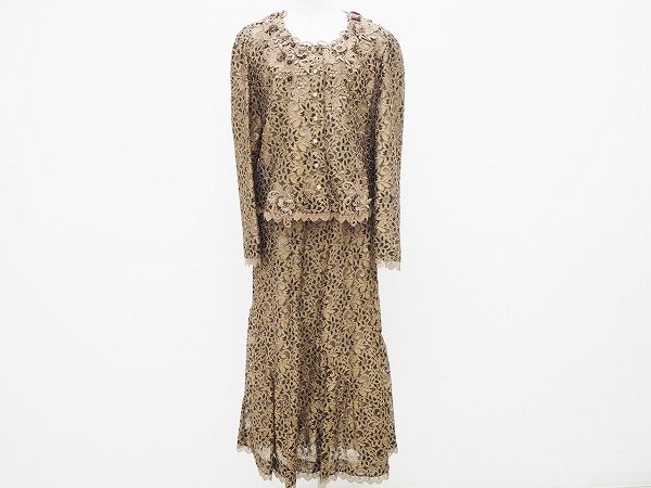 作り込まれたレースのディティールが美しいノンノンドールのセットアップをお売りいただきました