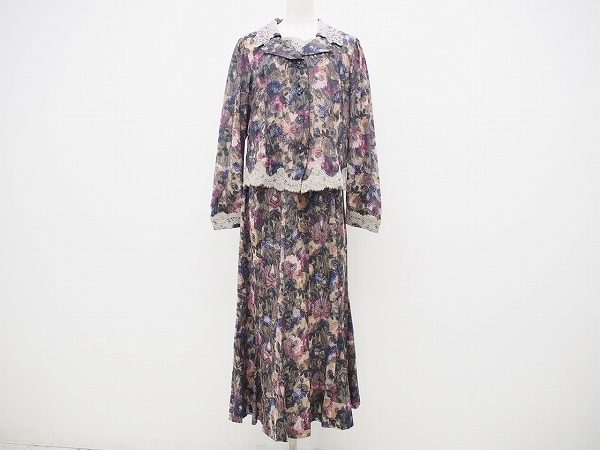 花柄×レースの贅沢デザイン！ノンノンドールのレディーススーツをお売りいただきました