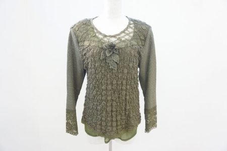 モスグリーンで甘さを抑えたノンノンドールのニットトップスを買い取りました