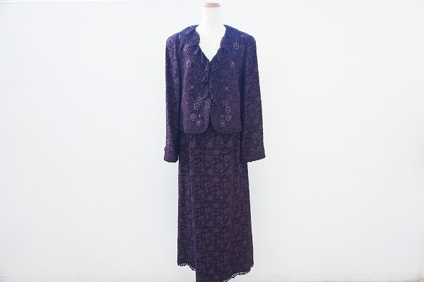 繊細なディティールが光るノンノンドールのレディーススーツをお売りいただきました