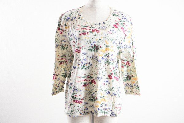 インナーとしても大活躍！バラ色の暮しのラウンドネックカットソーを買い取りました