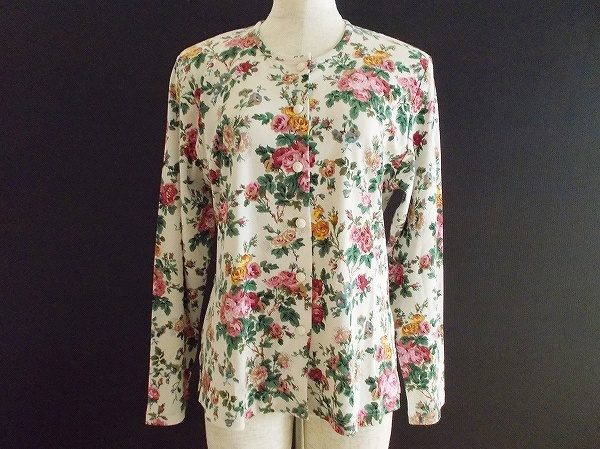 あざやかなバラ柄！バラ色の暮しの総柄カーディガンをお売りいただきました