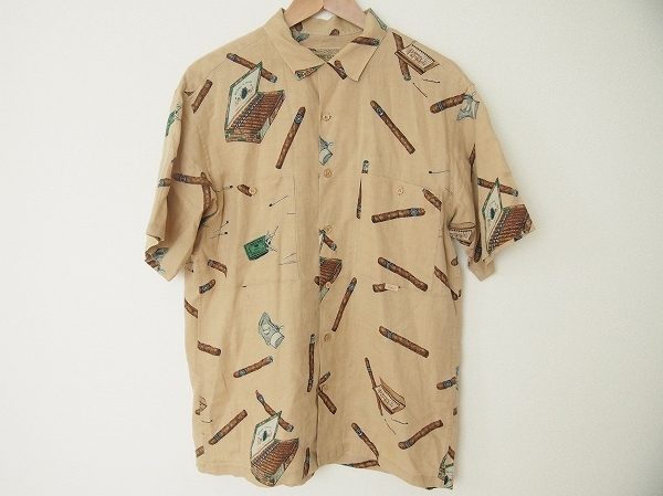 落ち着いた色合いが素敵なパパスのアロハシャツをお譲りいただきました