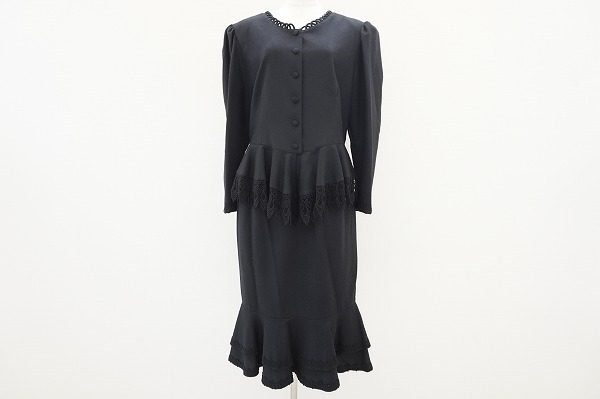 甘さときちんと感のあるデザイン！ノンノンドールのスカートスーツを買い取りました