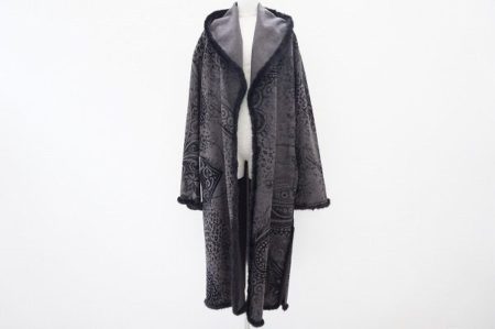 さりげなく毛皮の宝石を味わえる、伊太利屋のコートを買取いたしました