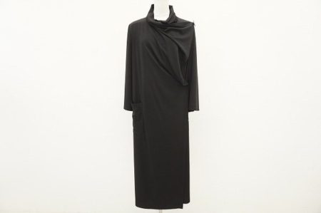 上品なドレープ使いが魅力的な伊太利屋のワンピースを買い取りました