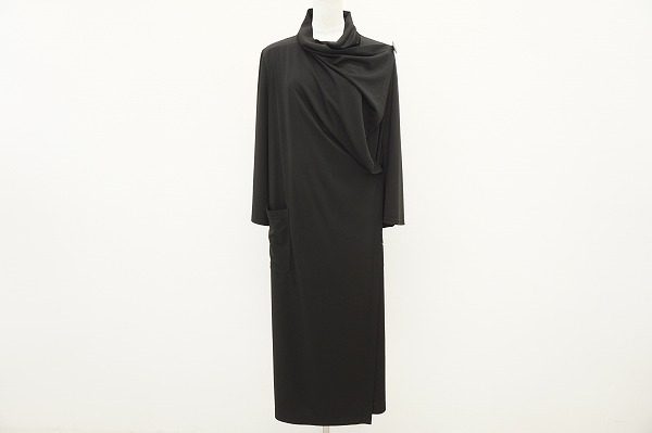 上品なドレープ使いが魅力的な伊太利屋のワンピースを買い取りました