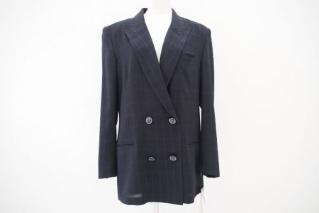 メンズライクな着こなしにも似合う伊太利屋のジャケットをお譲りいただきました