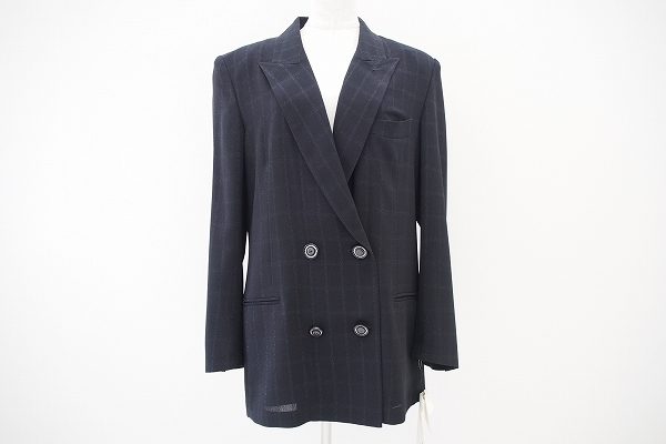 メンズライクな着こなしにも似合う伊太利屋のジャケットをお譲りいただきました